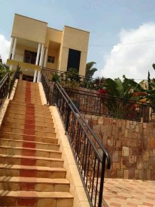 House for rent in Rebero