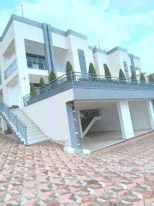 House for rent in Rebero