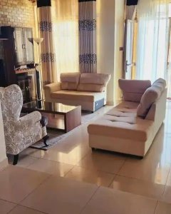 House for rent in Rebero