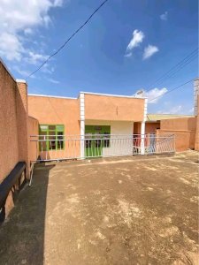 House for rent in Remera