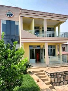 House for rent in Rebero