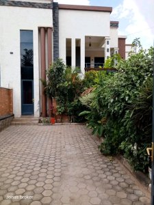 House for rent in Rebero