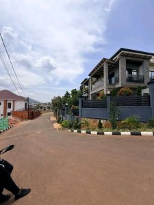 Plot for sale in Rebero