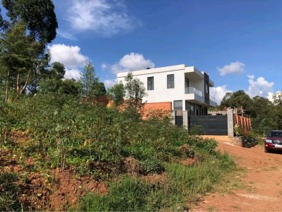 Plot for sale in Rebero
