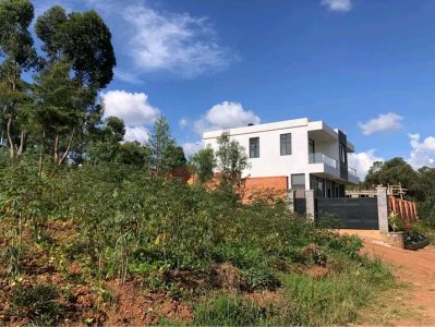 Plot for sale in Rebero