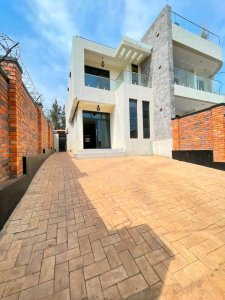 House for rent in Rebero