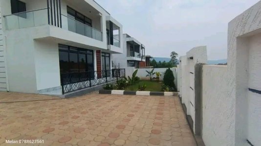 House for sale in Ruyenzi