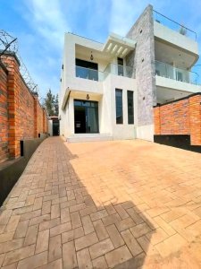 House for rent in Rebero