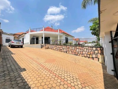 House for rent in Rebero