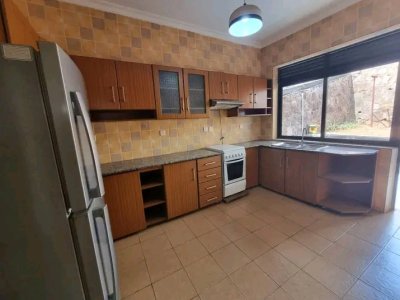 House for rent in Rebero