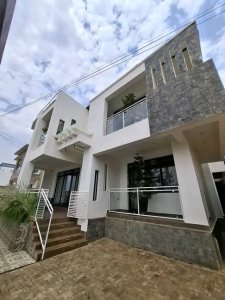 House for sale in Rusororo